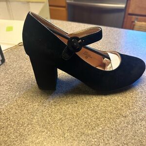 Chase & Chloe ladies pumps! Brand new!